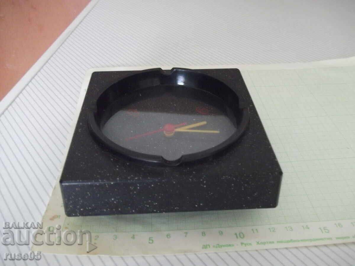 Σταχτοδοχείο-ρολόι