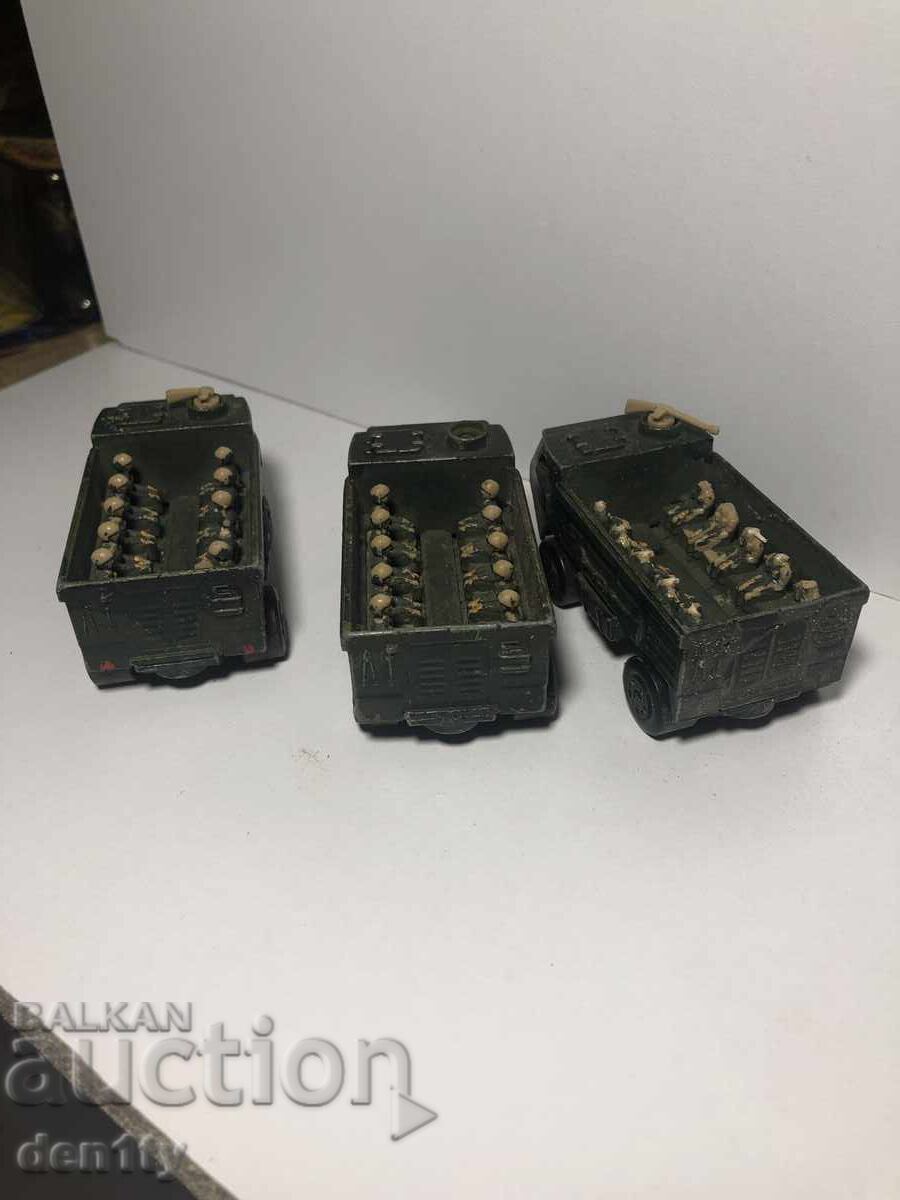 Аукцион модели военни превозни средства бронетранспортьор Matchbox