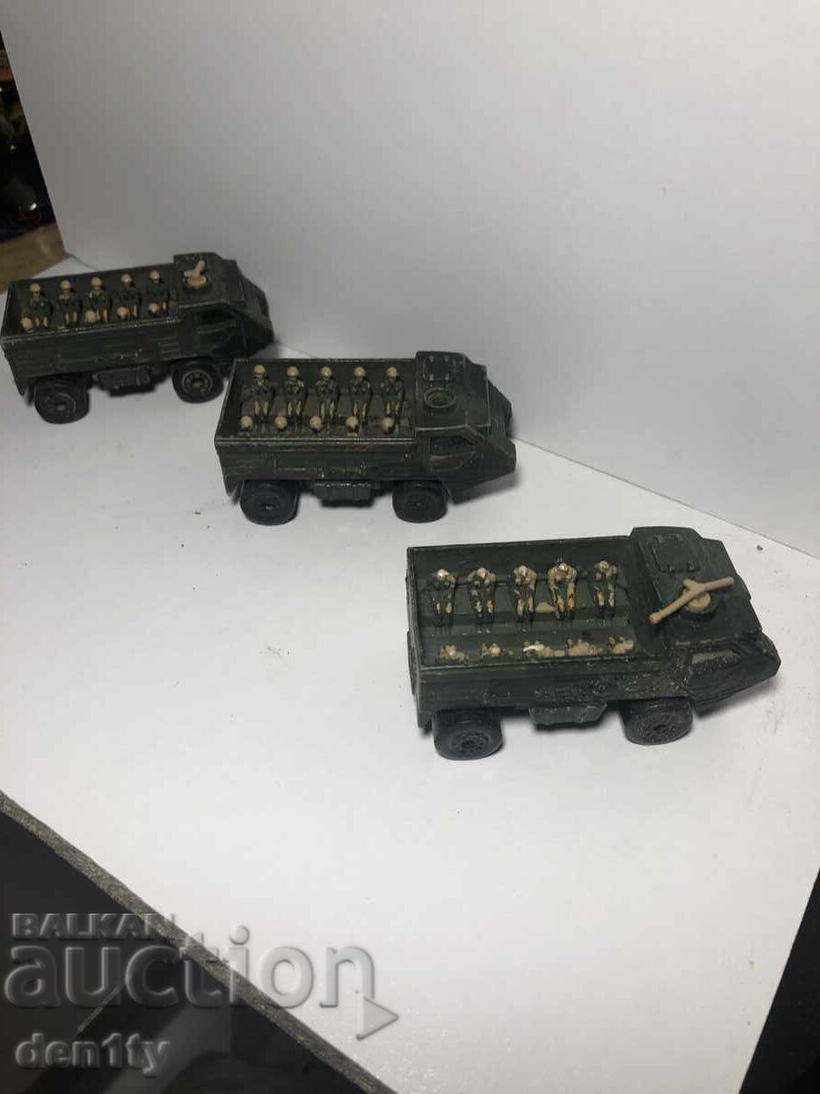 Доставка на модели военни превозни средства бронетранспортьор Matchbox