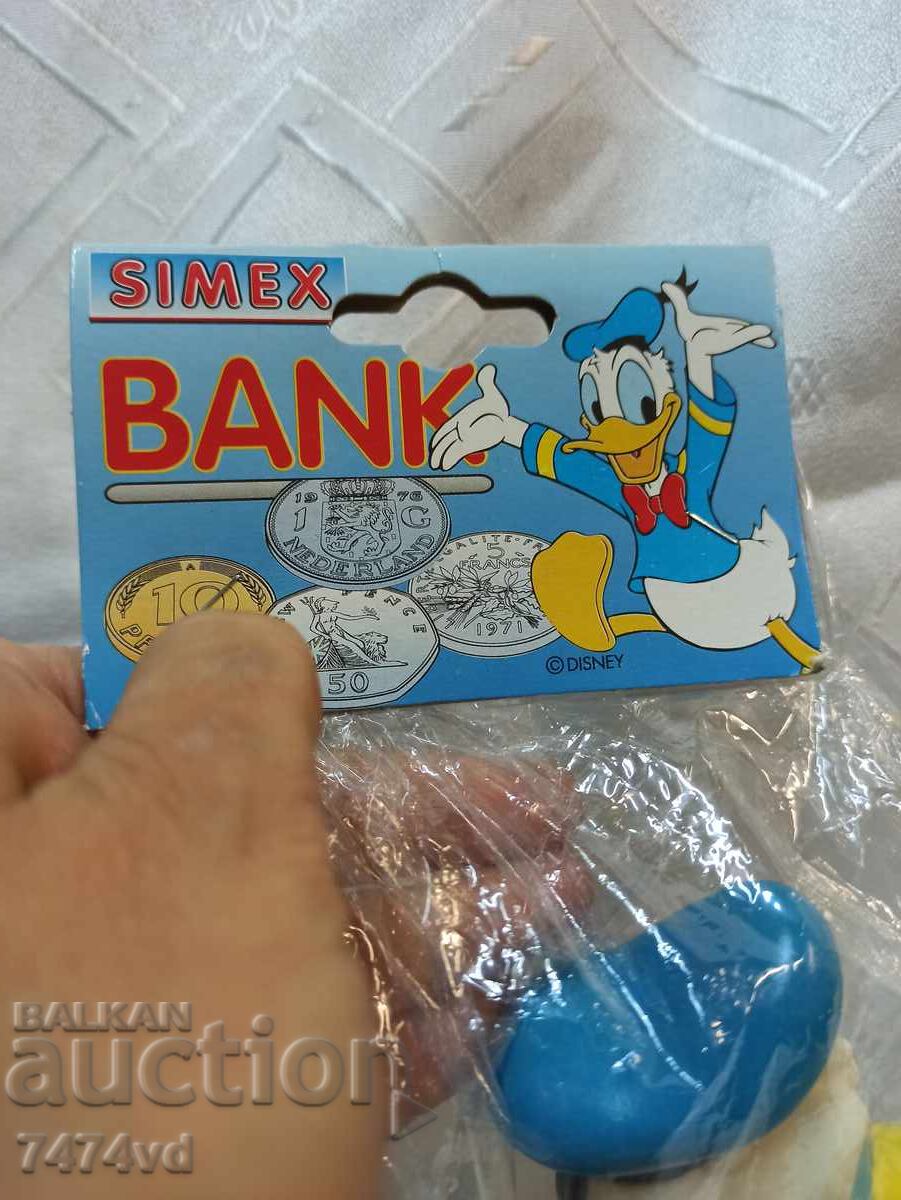 Pușculiță originală Walt Disney - Donald Duck nouă cu preț 60.00 BGN | € 30.68 Pușculiță originală Walt Disney - Donald Duck nouă cu preț 60.00 BGN | € 30.68