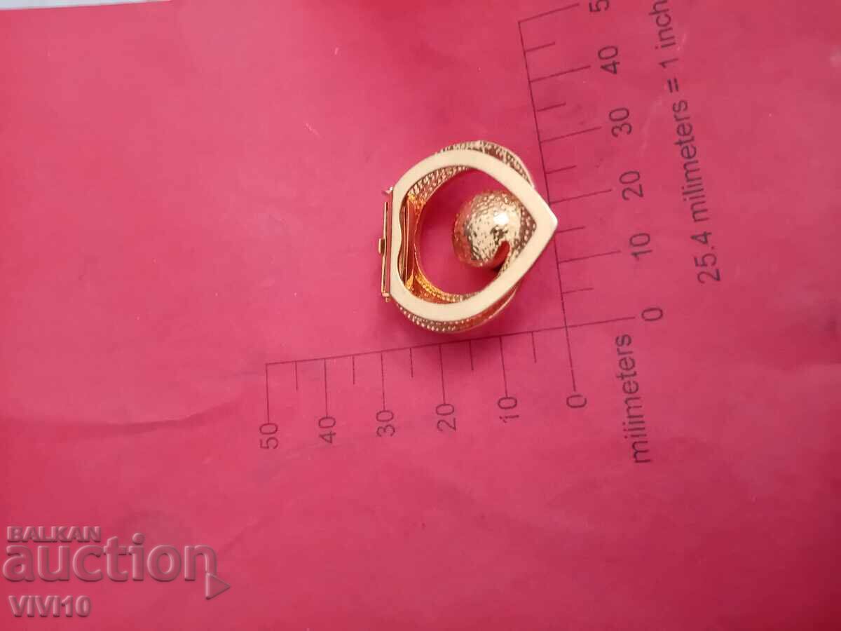 Antique brooch, clip, tiger's eye with price 20.00 BGN | € 10.23