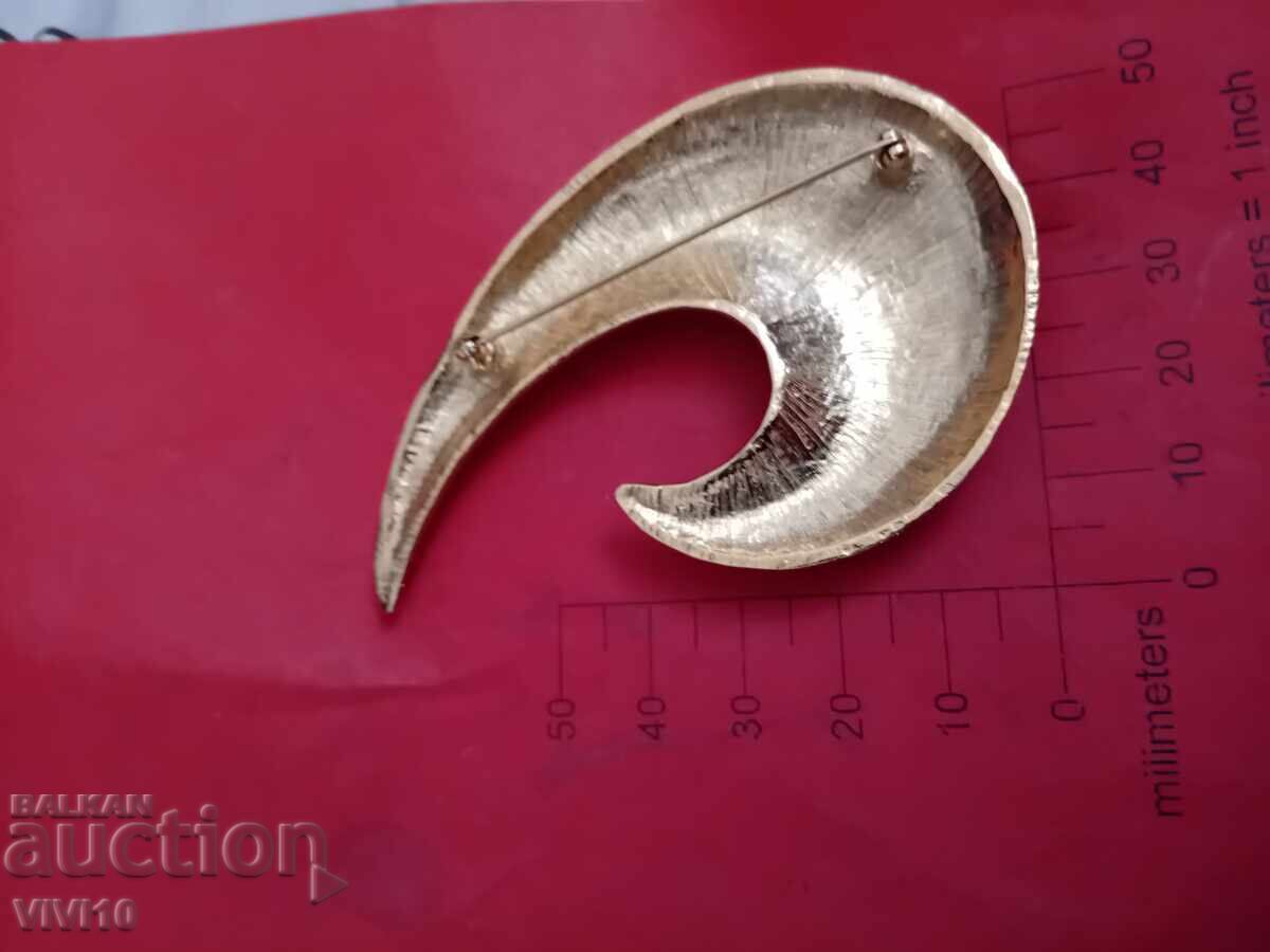 Antique brooch with price 20.00 BGN | € 10.23