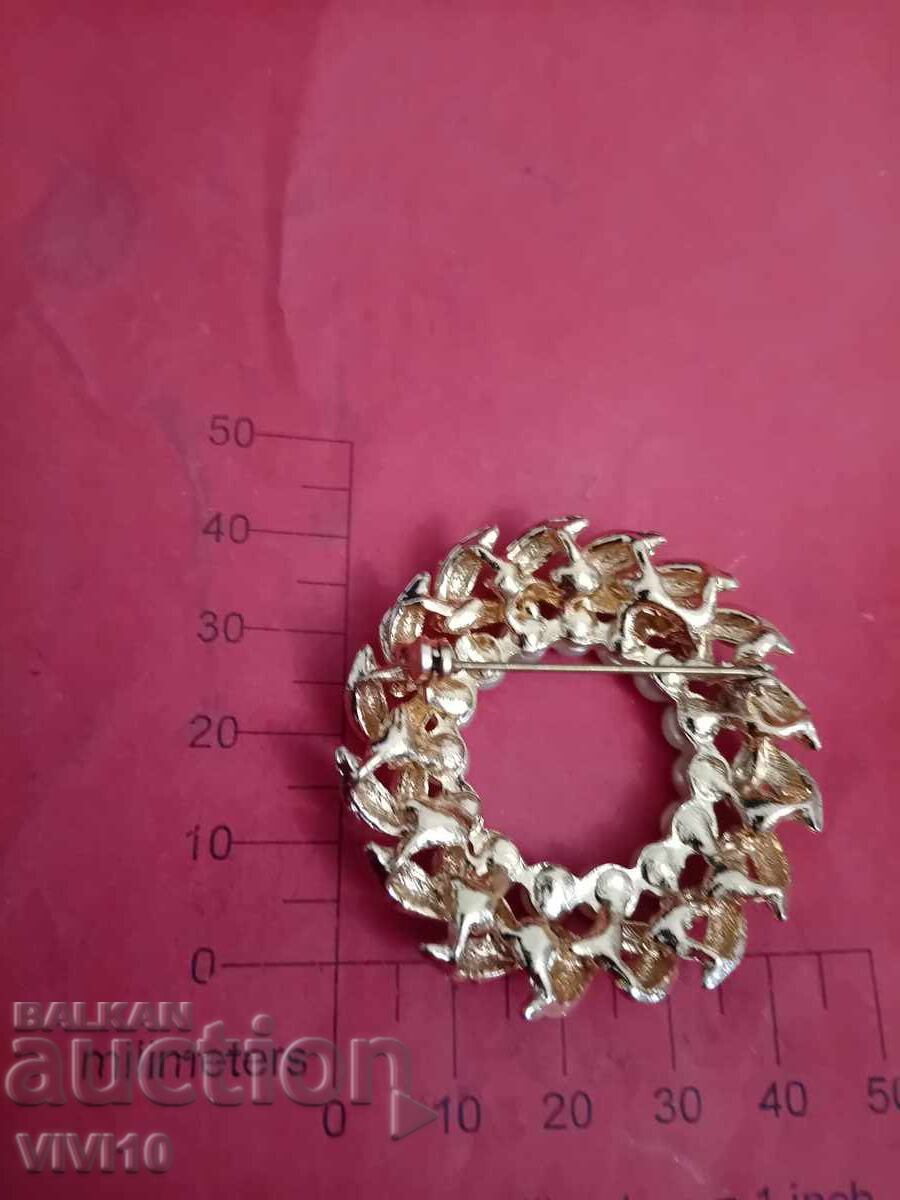 Αντίκα καρφίτσα με μαργαριτάρια με τιμή 20.00 BGN | € 10.23 Αντίκα καρφίτσα με μαργαριτάρια με τιμή 20.00 BGN | € 10.23