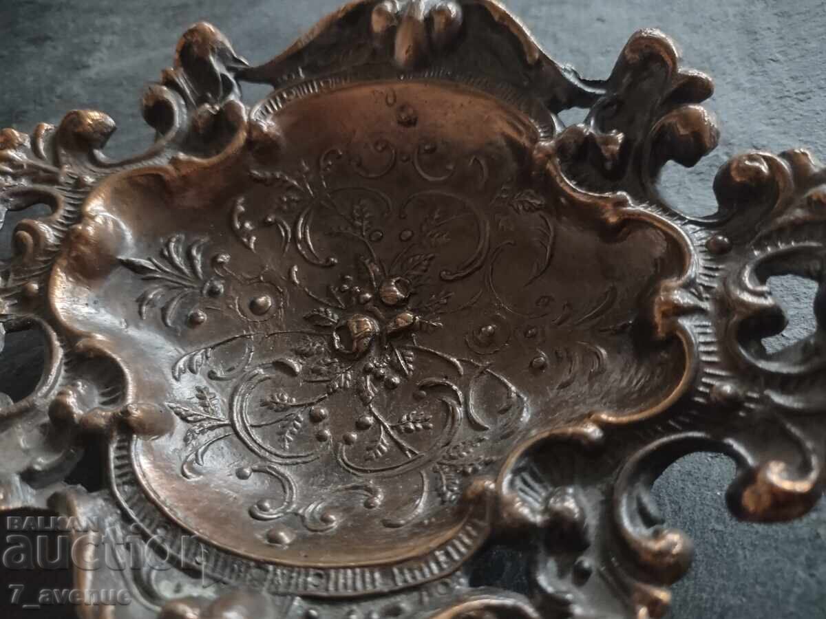 Livrarea Recipient metalic frumos, are marcaj 9.12.2025 Livrarea Recipient metalic frumos, are marcaj 9.12.2025