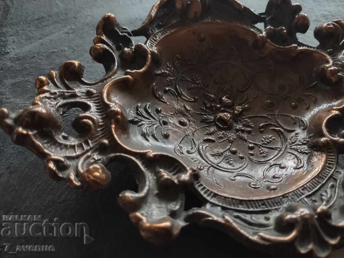 Recipient metalic frumos, are marcaj 9.12.2025 - 7 Recipient metalic frumos, are marcaj 9.12.2025 - 7