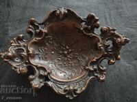 Красив метален съд, има маркировка 9.12.2025