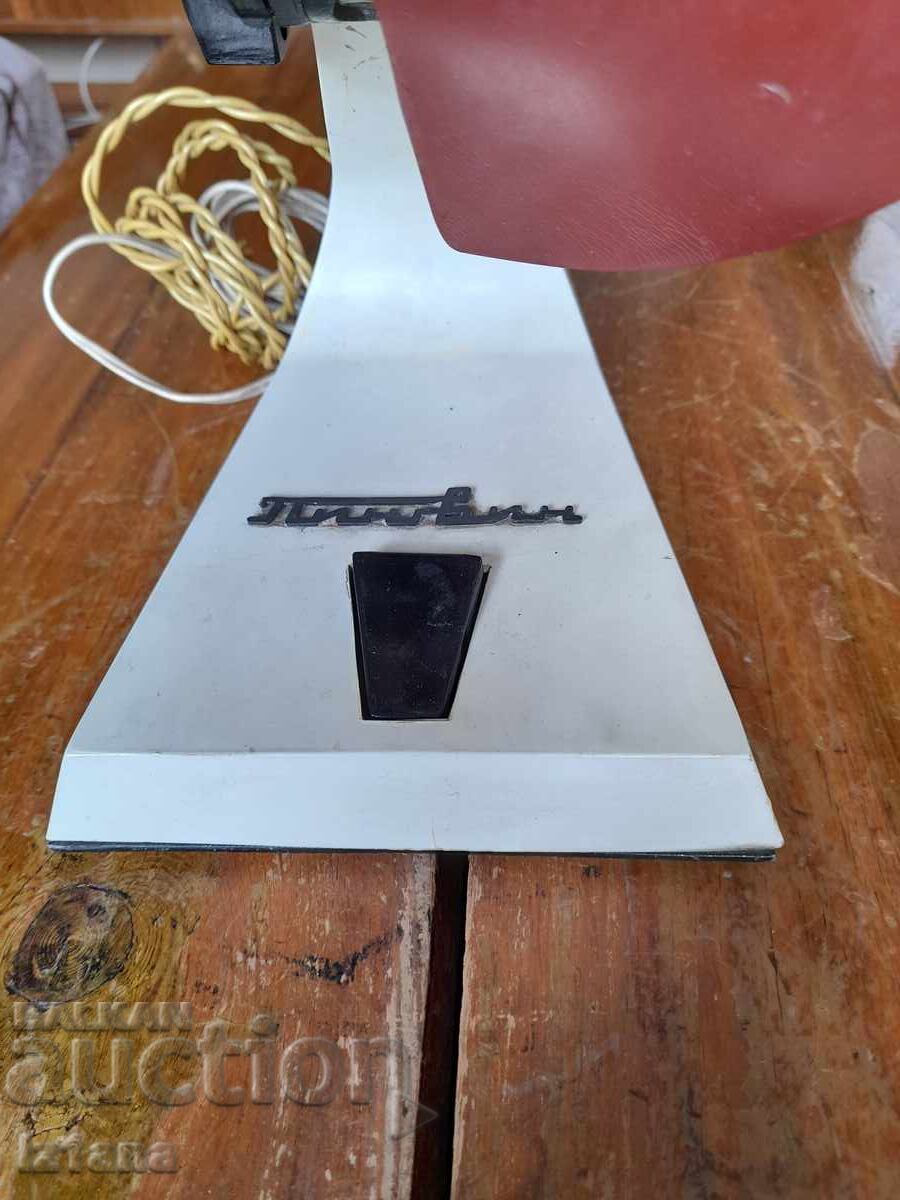 Παλιός ανεμιστήρας Πιγκουίνος με τιμή 75.00 BGN | € 38.35