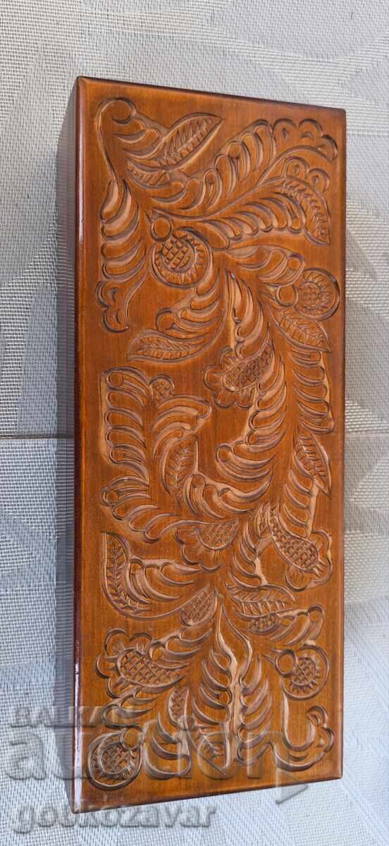 Cutie de lemn. Stil rusesc. Sculptură în lemn. URSS. Perfectă! cu preț 70.00 BGN | € 35.79