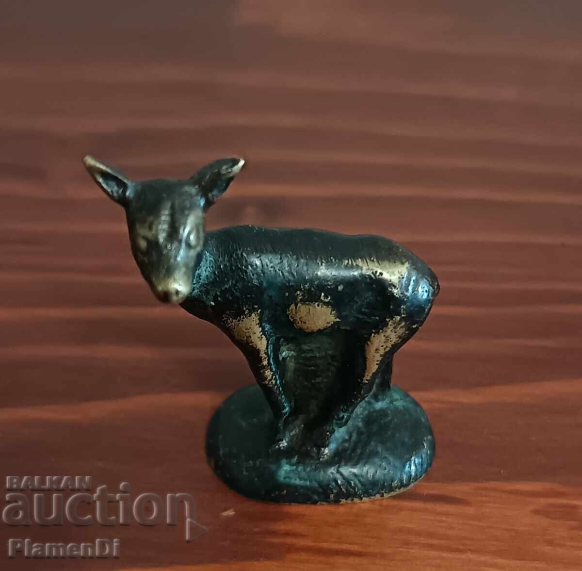 Delivery of Old bronze figurine of a deer. Walter Bosse