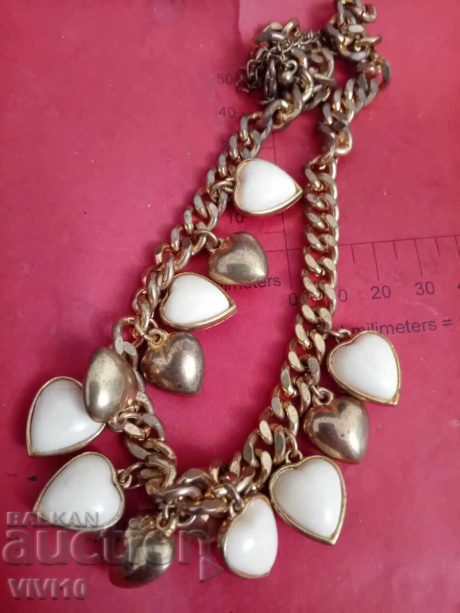 Colier vechi cu pandantive cu preț 30.00 BGN | € 15.34