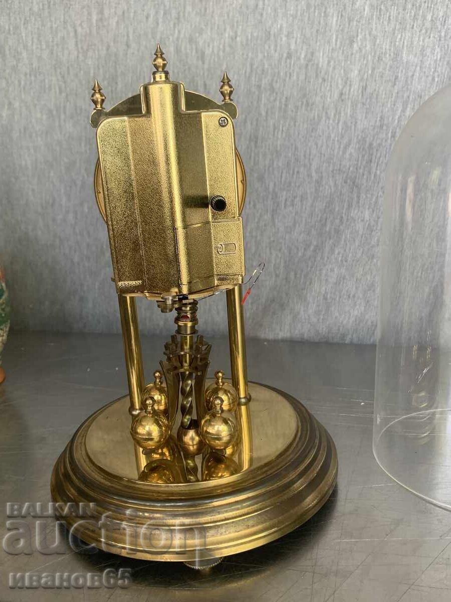 Delivery of desk clock Delivery of desk clock