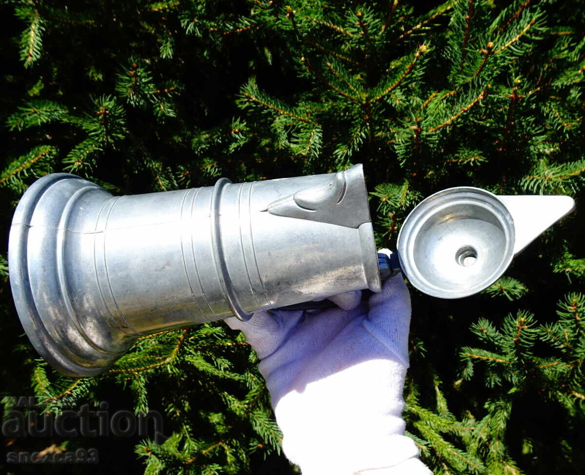 Аукцион Калаена кана с капак 600 мл.,средновековен дизайн. Аукцион Калаена кана с капак 600 мл.,средновековен дизайн.