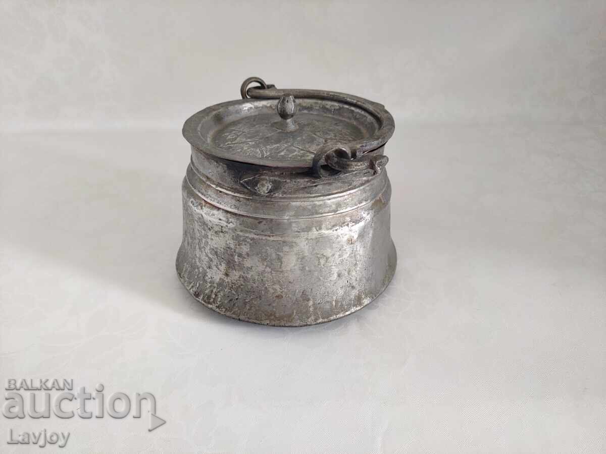 Доставка на Стар меден съд малко менче с капак Доставка на Стар меден съд малко менче с капак