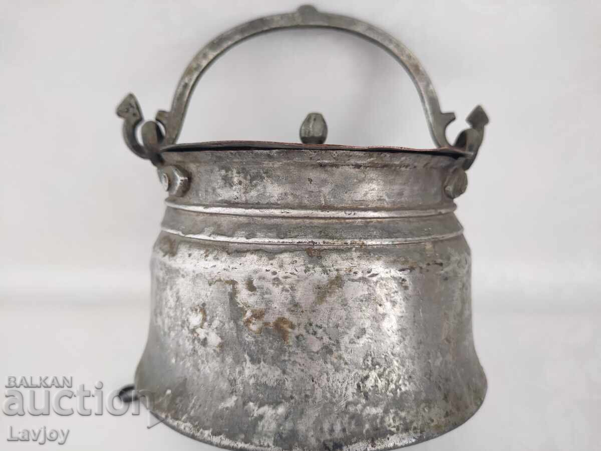 Стар меден съд малко менче с капак Стар меден съд малко менче с капак