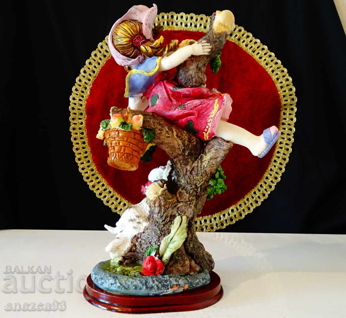 Delivery of Porcelain figurine girl, dog, VH Collection