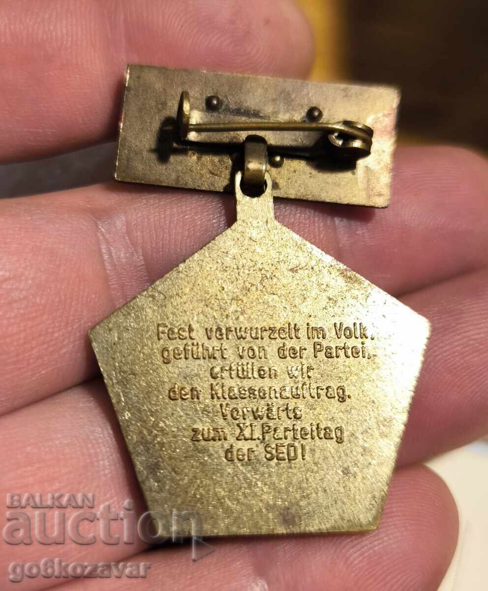 Σήμα 30 χρόνια Εθνικού Λαϊκού Στρατού της ΛΔΓ, 1956-1986 με τιμή 5.00 BGN | € 2.56