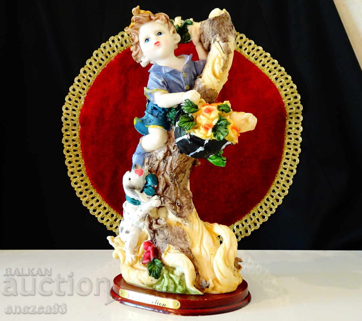 Πορσελάνινο αγαλματίδιο αγόρι, σκύλος, VH Collection με τιμή 39.00 BGN | € 19.94