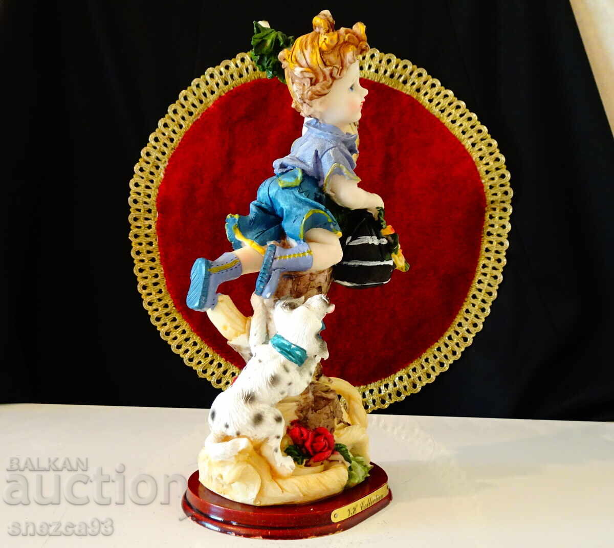 Παράδοση Πορσελάνινο αγαλματίδιο αγόρι, σκύλος, VH Collection