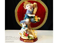 Πορσελάνινο αγαλματίδιο αγόρι, σκύλος, VH Collection