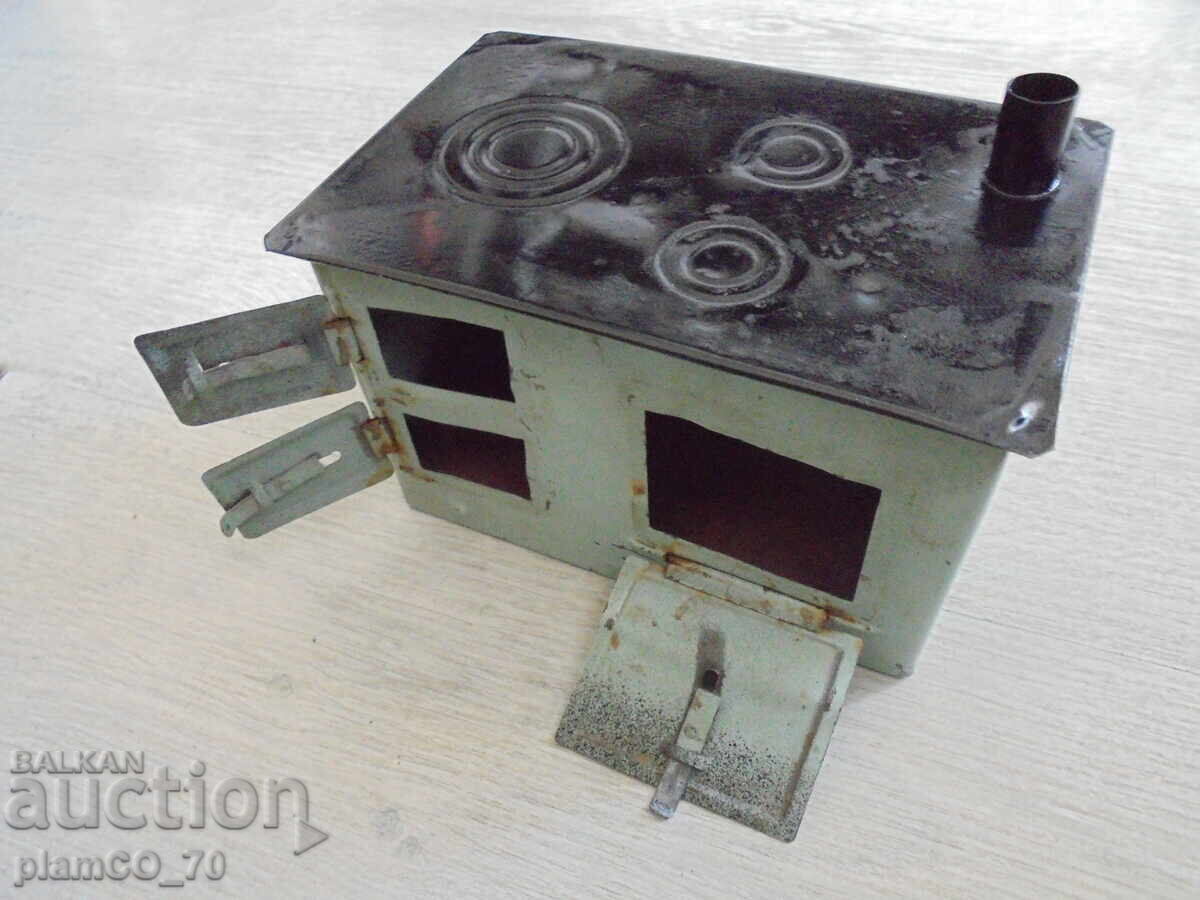 Auction №8234 Old children's toy - tin stove Auction №8234 Old children's toy - tin stove