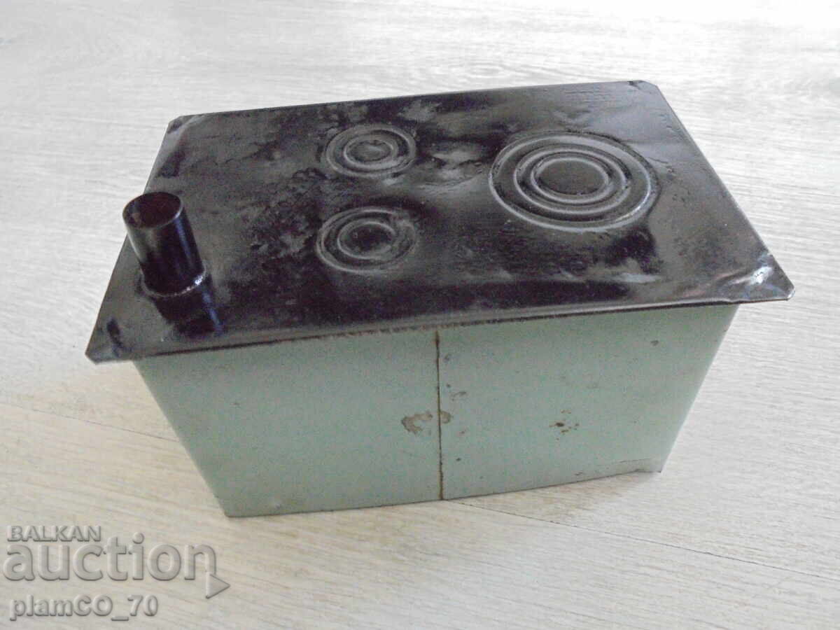 Delivery of №8234 Old children's toy - tin stove Delivery of №8234 Old children's toy - tin stove