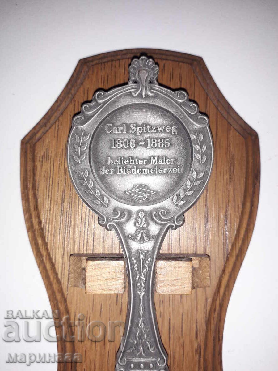 Auction  SOUVENIR. ZINC, WOOD