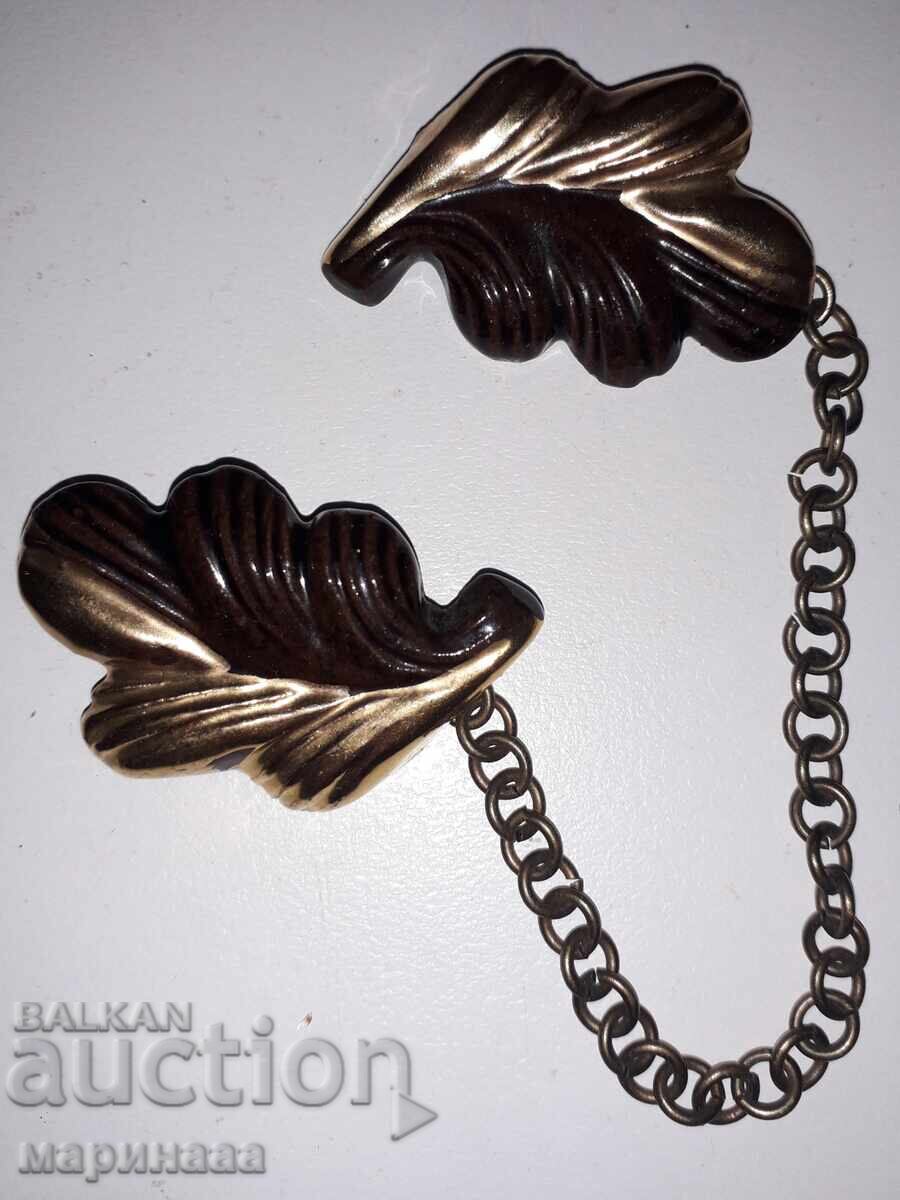 BROOCH. CERAMICS BROOCH. CERAMICS