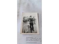 Fotografie Tânăr cu bicicletă retro 1965