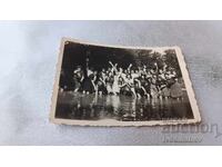 Φωτογραφία Παιδιών και Κοριτσιών στον ποταμό Λούντα Κάμτσια 1944