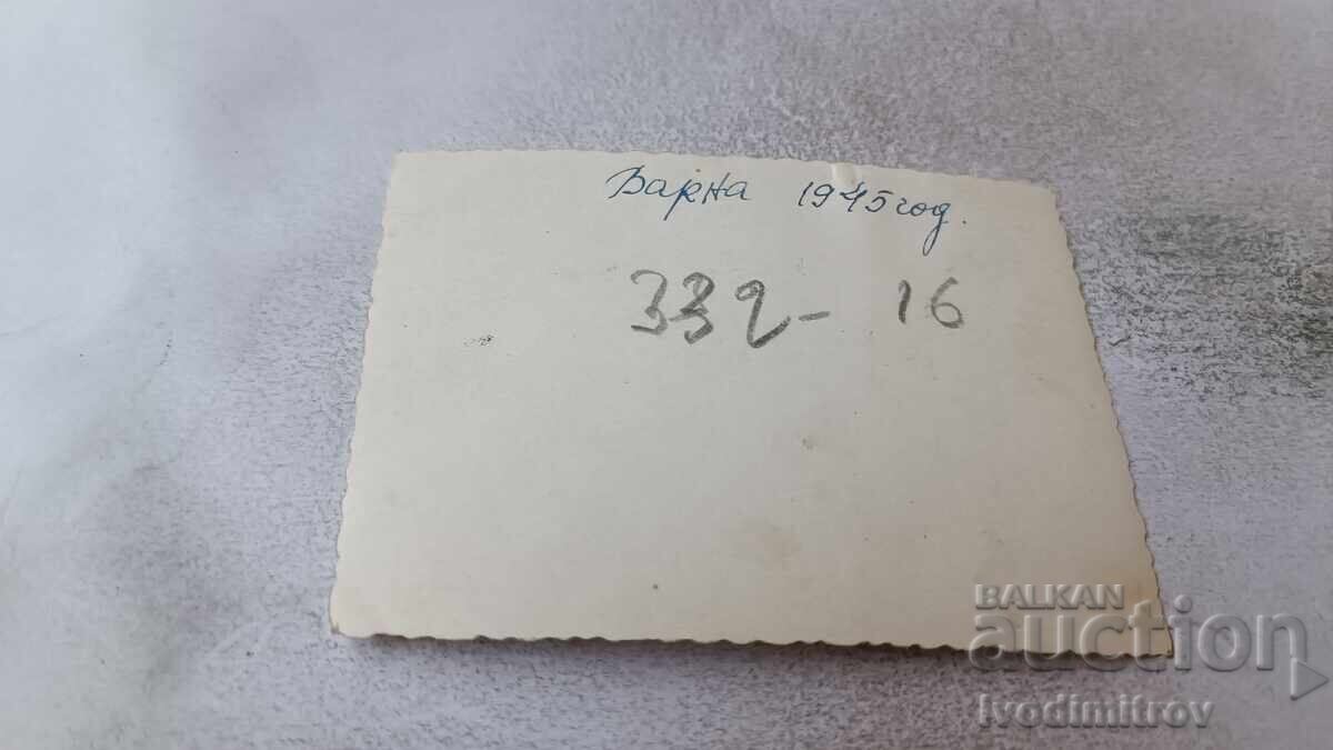 Φωτογραφία Βάρνα Άνδρας γυναίκα αγόρι και κορίτσι στην παραλία 1945 με τιμή 1.85 BGN | € 0.95 Φωτογραφία Βάρνα Άνδρας γυναίκα αγόρι και κορίτσι στην παραλία 1945 με τιμή 1.85 BGN | € 0.95