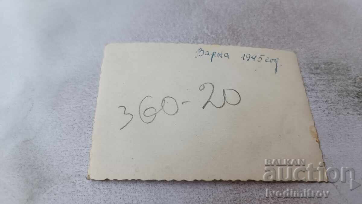 Φωτογραφία Βάρνα Άνδρας γυναίκα αγόρι και κορίτσι στην παραλία 1945 με τιμή 1.85 BGN | € 0.95 Φωτογραφία Βάρνα Άνδρας γυναίκα αγόρι και κορίτσι στην παραλία 1945 με τιμή 1.85 BGN | € 0.95