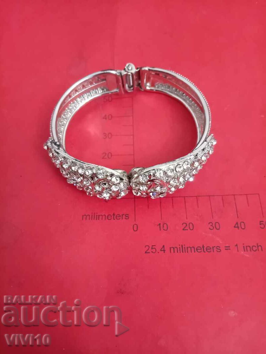 Antique bracelet with stones