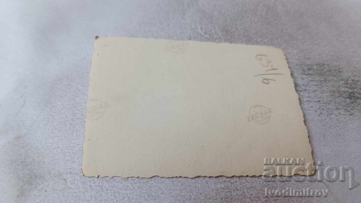 Φωτογραφία Σοφία Άνδρας και γυναίκα στο πεζοδρόμιο με τιμή 1.85 BGN | € 0.95 Φωτογραφία Σοφία Άνδρας και γυναίκα στο πεζοδρόμιο με τιμή 1.85 BGN | € 0.95