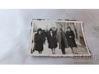 Photo Sofia A man and three women on a walk