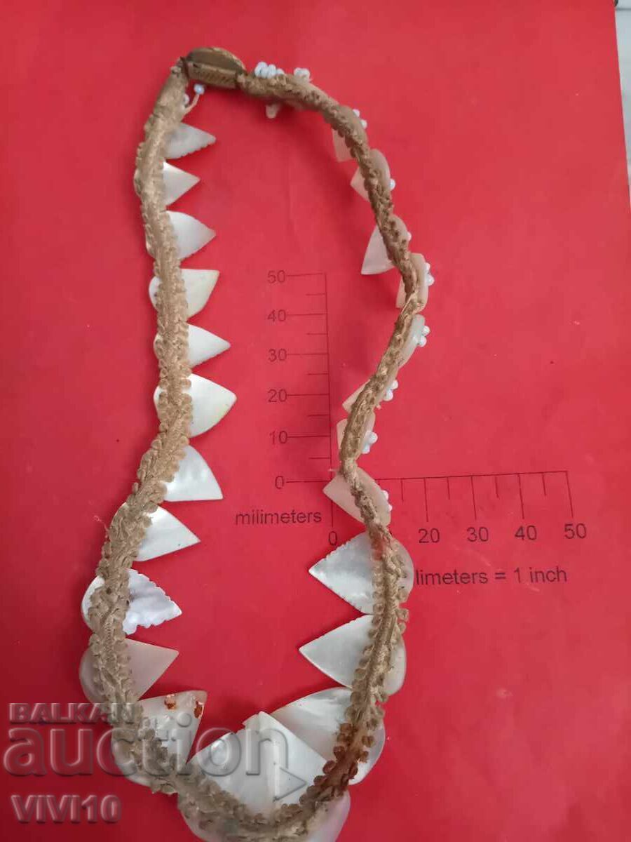 Colier vechi cu sidef cu preț 50.00 BGN | € 25.56