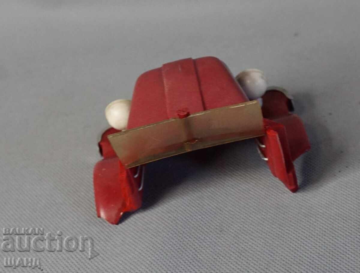 Παράδοση Παλιά πλαστική καμπίνα από μηχανικό παιχνίδι φορτηγό Παράδοση Παλιά πλαστική καμπίνα από μηχανικό παιχνίδι φορτηγό