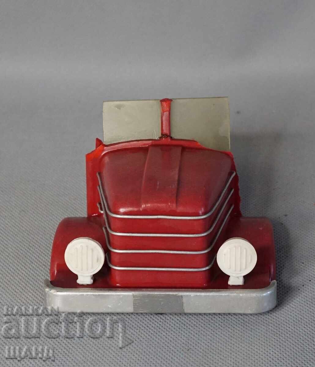 Παλιά πλαστική καμπίνα από μηχανικό παιχνίδι φορτηγό Παλιά πλαστική καμπίνα από μηχανικό παιχνίδι φορτηγό