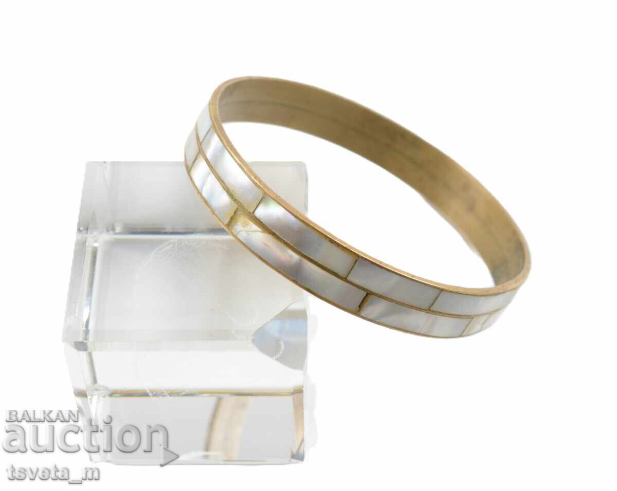 Delivery of Vintage bracelet with ornaments and mother-of-pearl jewelry vintage bracelet