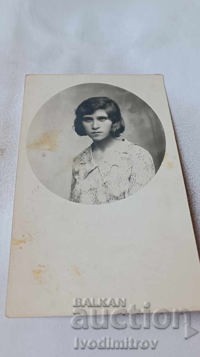 Снимка Младо момиче Снимка Младо момиче