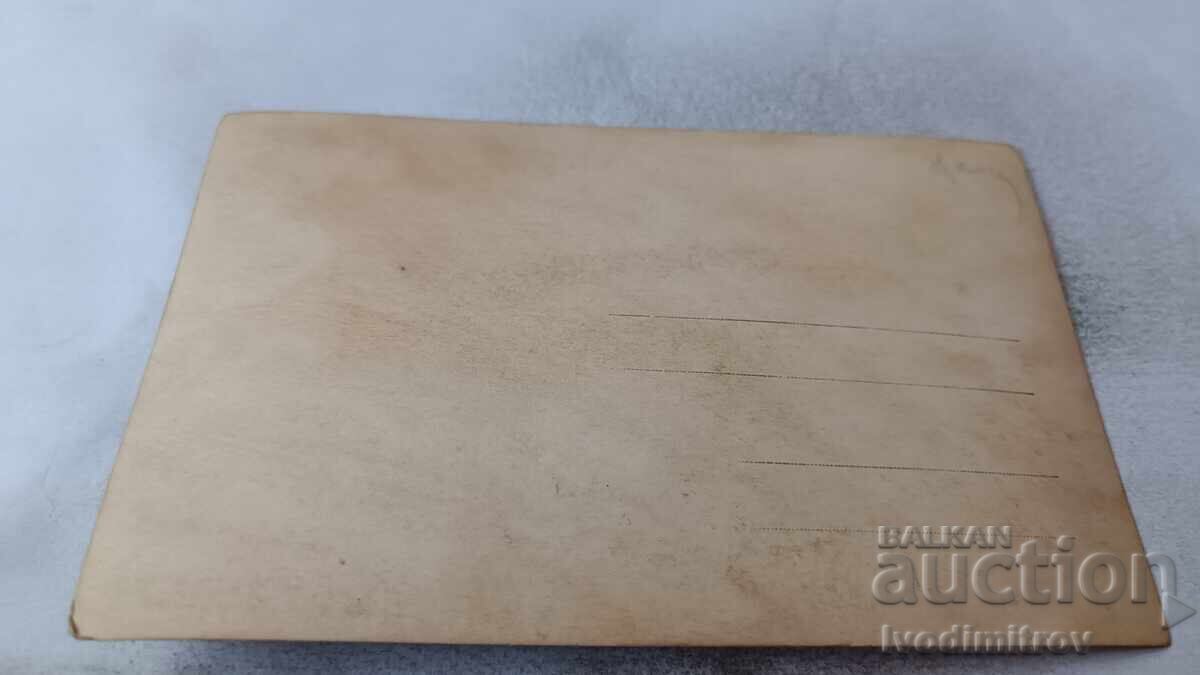 Φωτογραφία Yambolŭ Δύο άνδρες μπροστά στο μνημείο του Γκεόργκι Ντράζεφŭ με τιμή 2.65 BGN | € 1.35