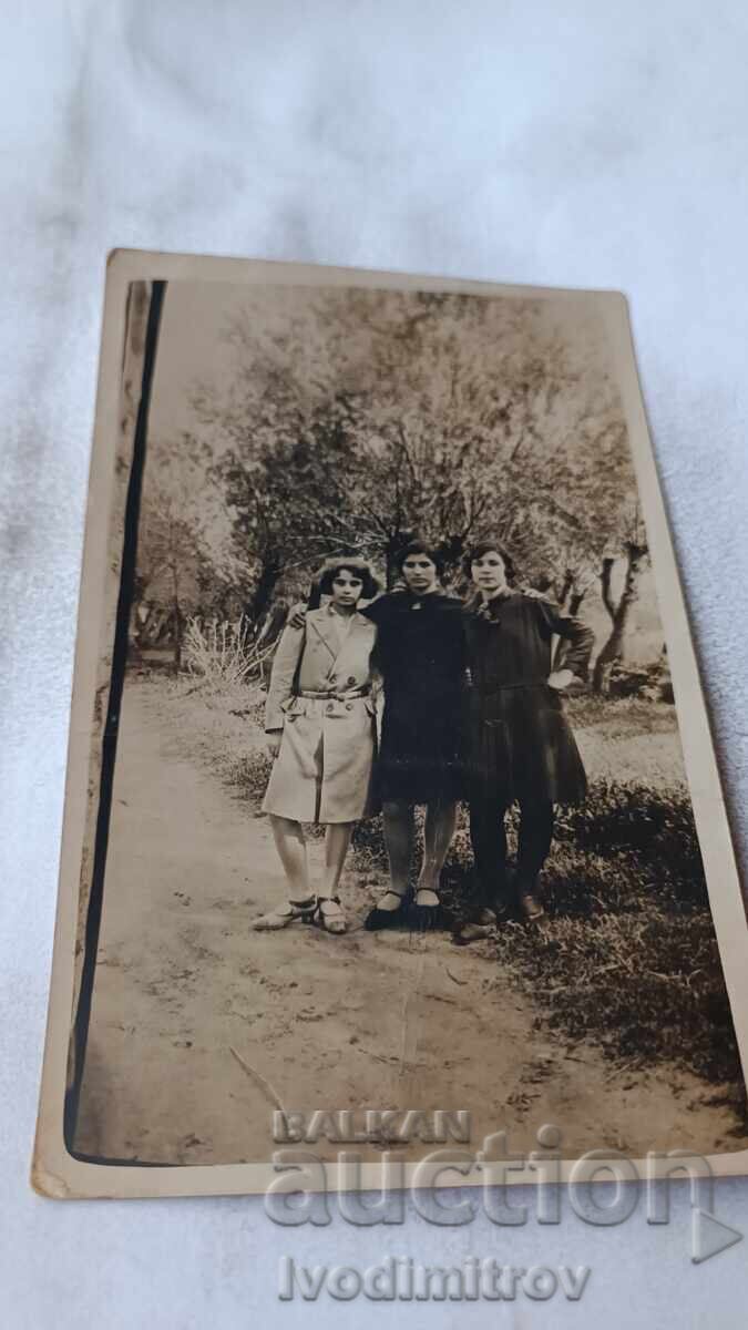 Φωτογραφία Γιαμπολ τρία νέα κορίτσια