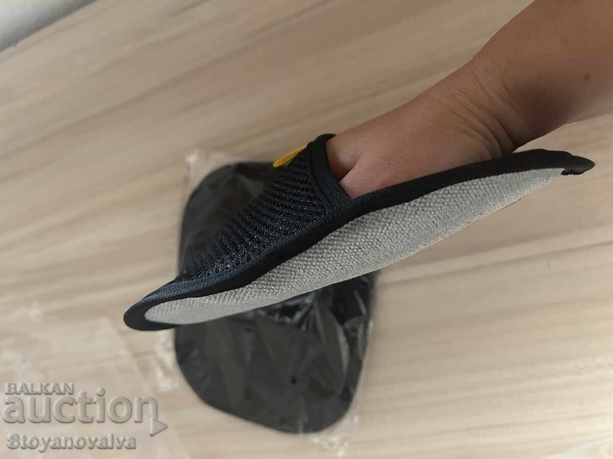 Glove for cleaning fur - for furniture, clothes and car with price 10.00 BGN | € 5.11 Glove for cleaning fur - for furniture, clothes and car with price 10.00 BGN | € 5.11