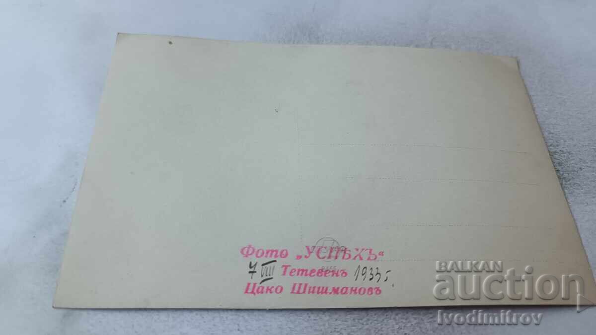 Φωτογραφία Άνδρες και νεαρές γυναίκες δίπλα στο ποτάμι με τιμή 3.65 BGN | € 1.87