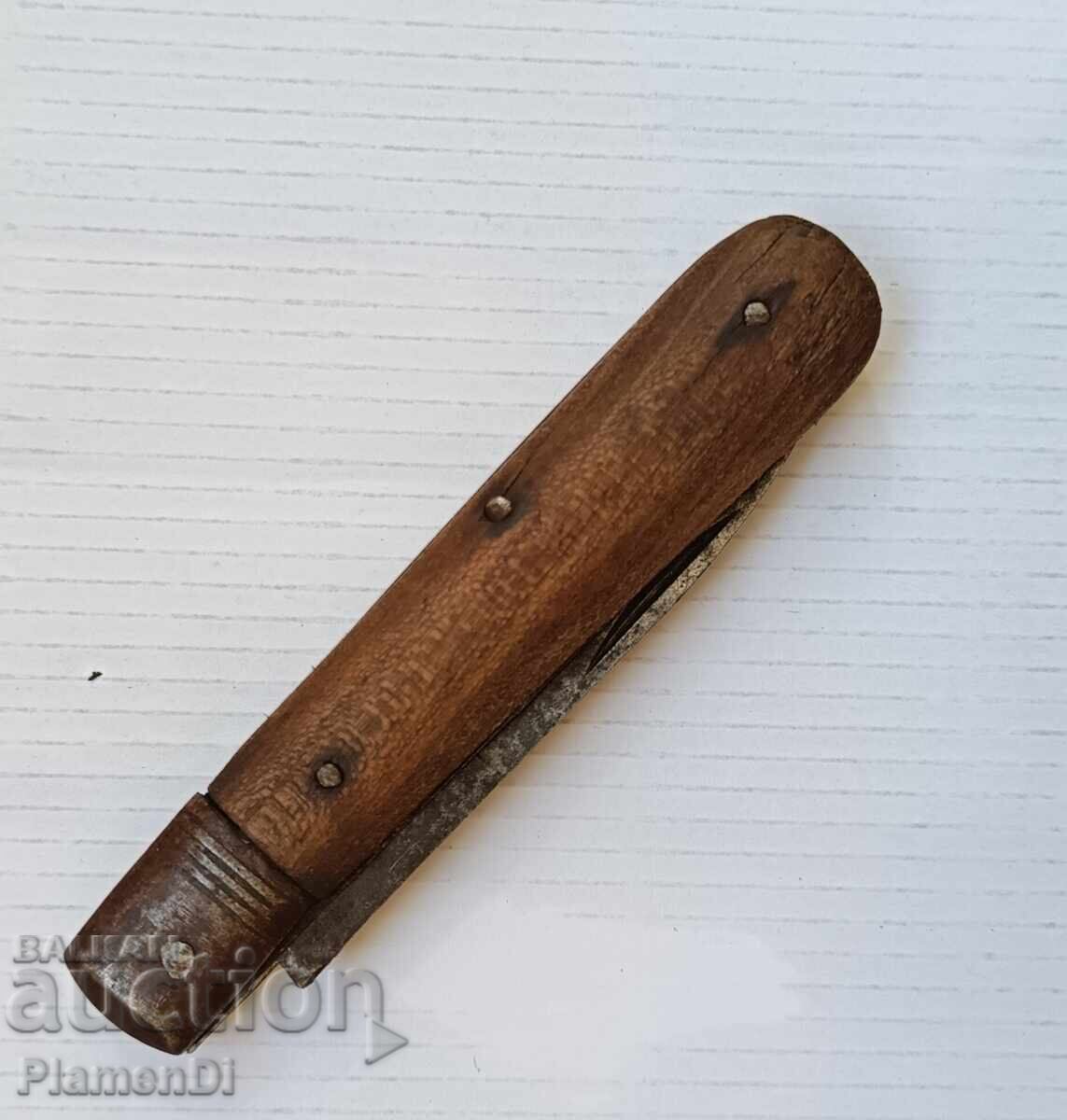 Old knife, folding knife