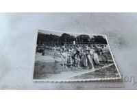 Φωτογραφία Άνδρες σε ντους πισίνας