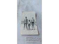 Φωτογραφία Αγοριών στην Παραλία