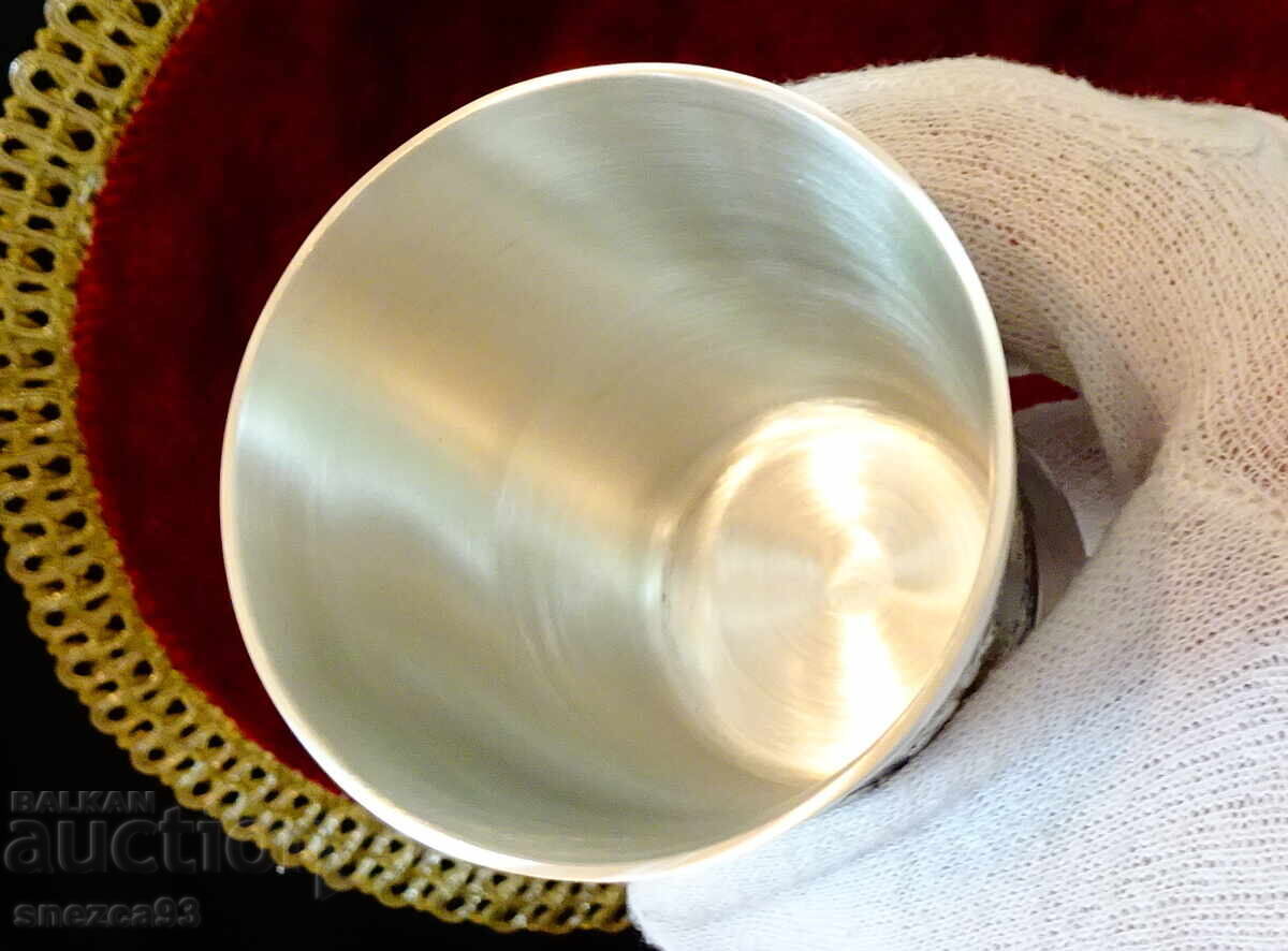 Чаша от калай за вино с пощальони. с цена 49.00 лв. | € 25.05