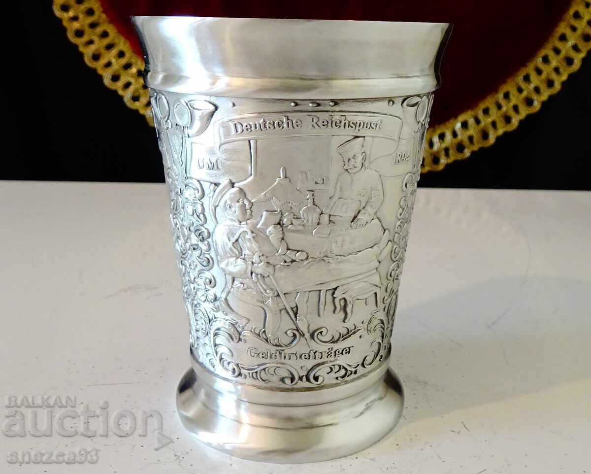 Аукцион Чаша от калай за вино с пощальони.