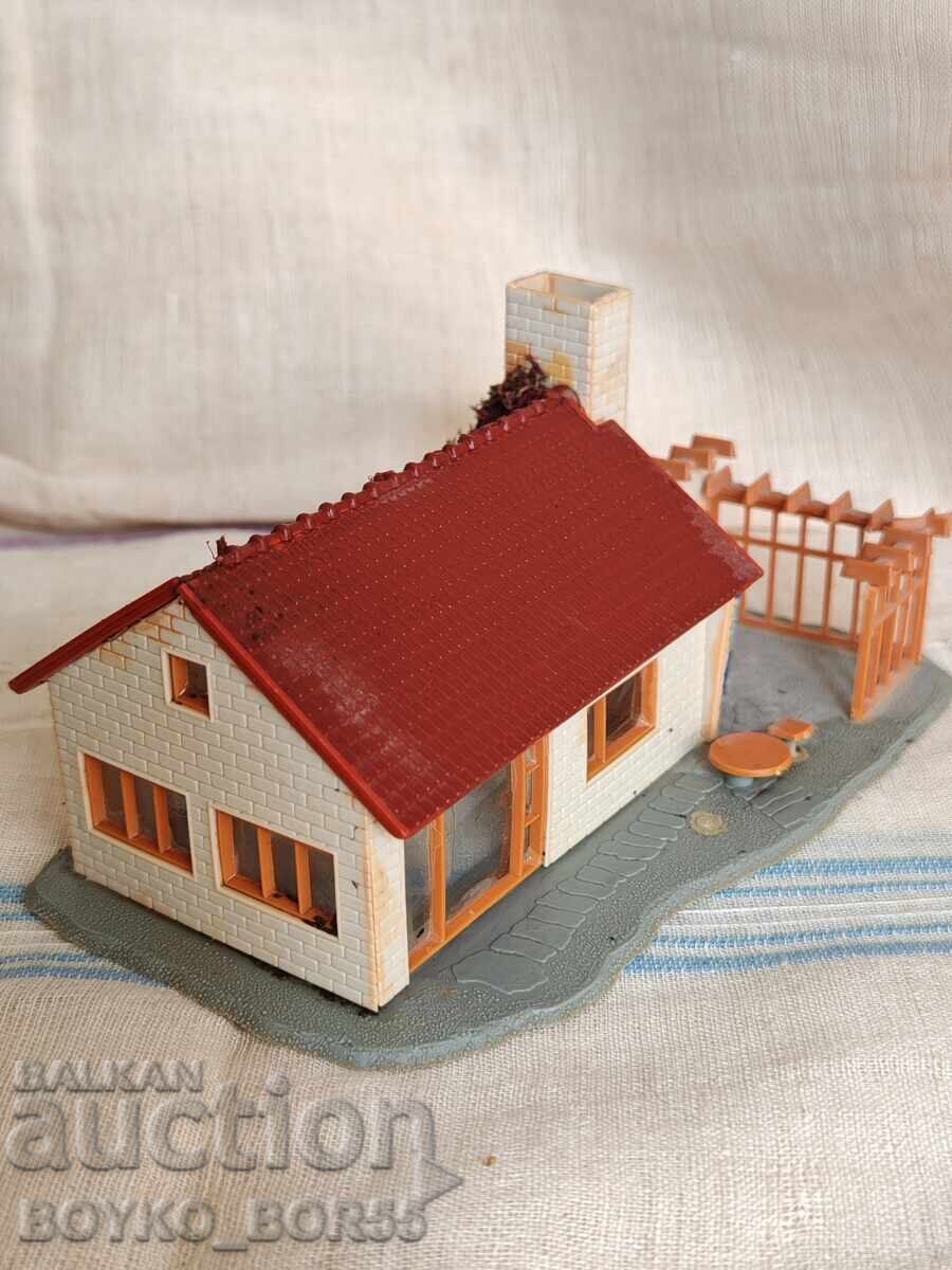 Delivery of Old Canton Station for Children's Play Train Piko PIKO 1970s