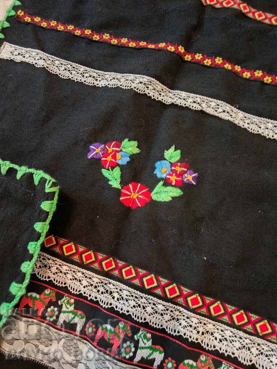 Доставка на Оригинална Старинна Северняшка Престилка за Народна Носия от